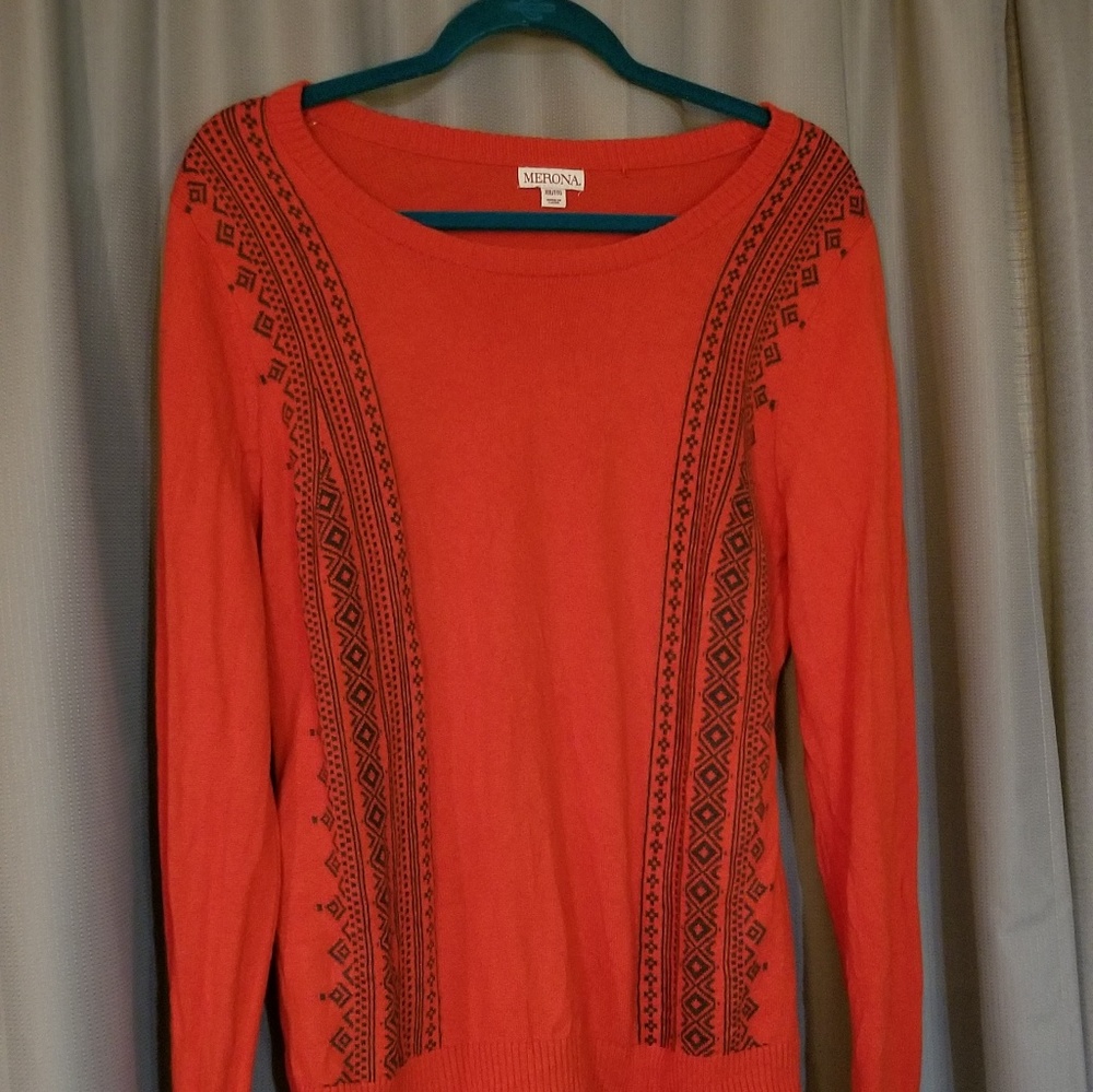 Long sleeved sweater